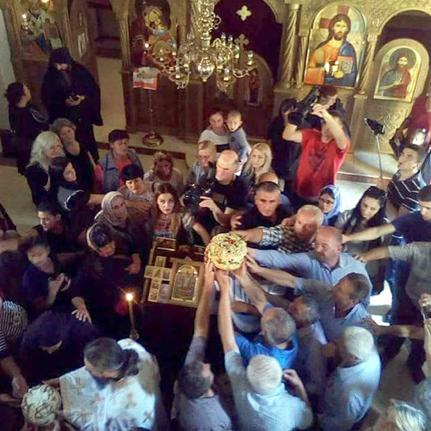 Три старице опстају на згаришту мартовског погрома: Моле се и за непријатеље, да савладају зло у себи 